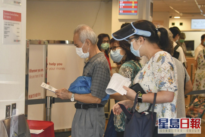 书面申请市民明日起可以收到款项或支票。资料图片