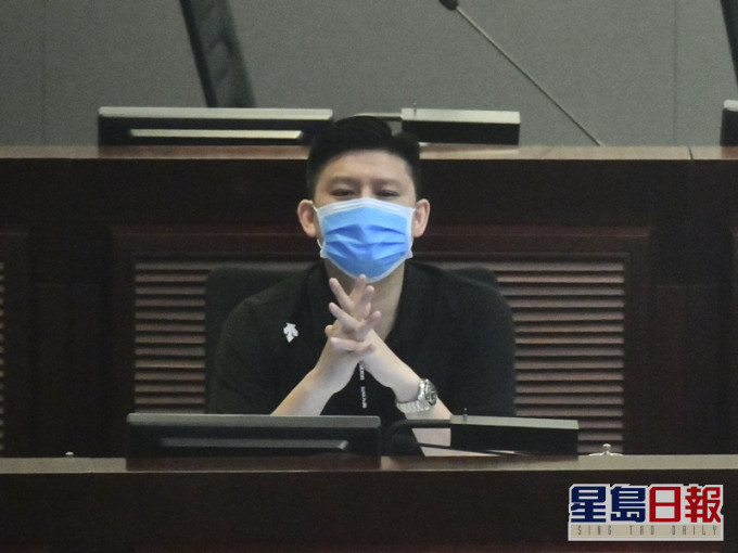 譚文豪提出中止待續。