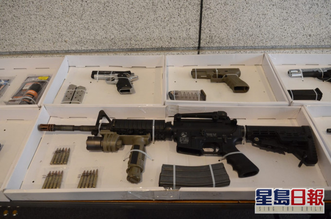 警方捡获枪械及原部件。