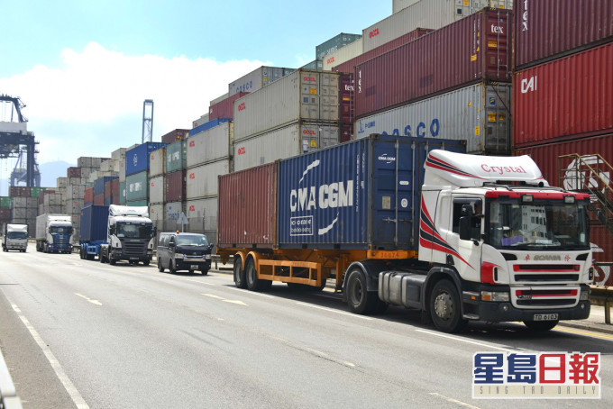今年頭4個月香港出口貨量及進口貨量分別下跌7.4%及8.5%。資料圖片