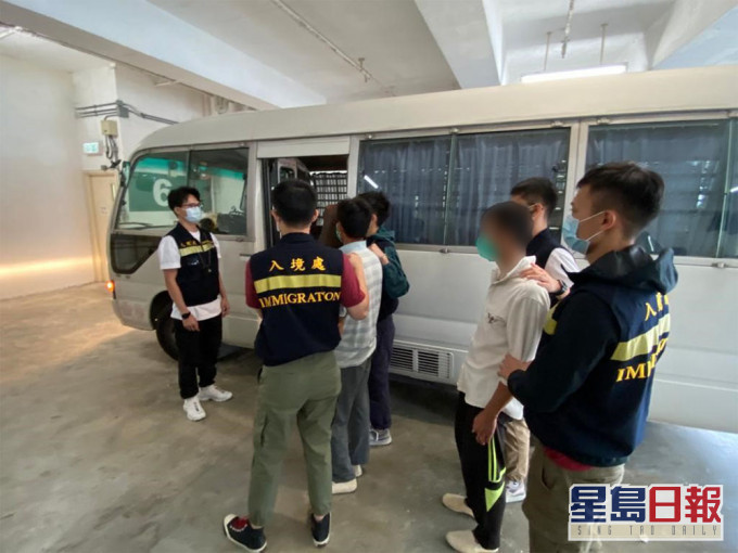 入境處拘捕3名男性非法勞工,年齡介乎26至41歲。政府新聞處圖片