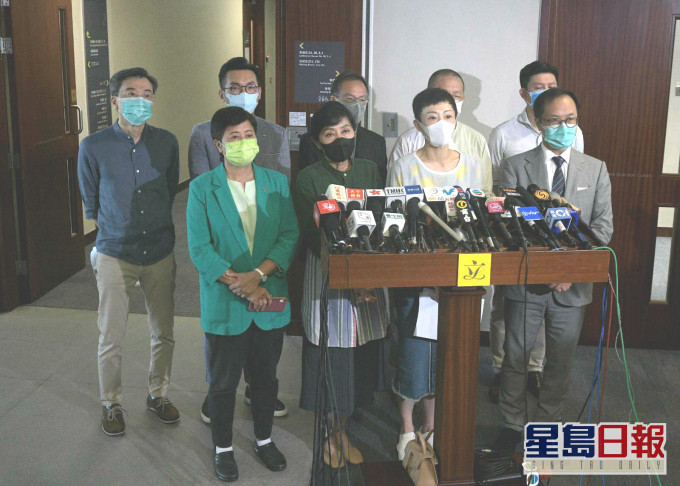 民主派批评梁君彦「剪布」是越权。