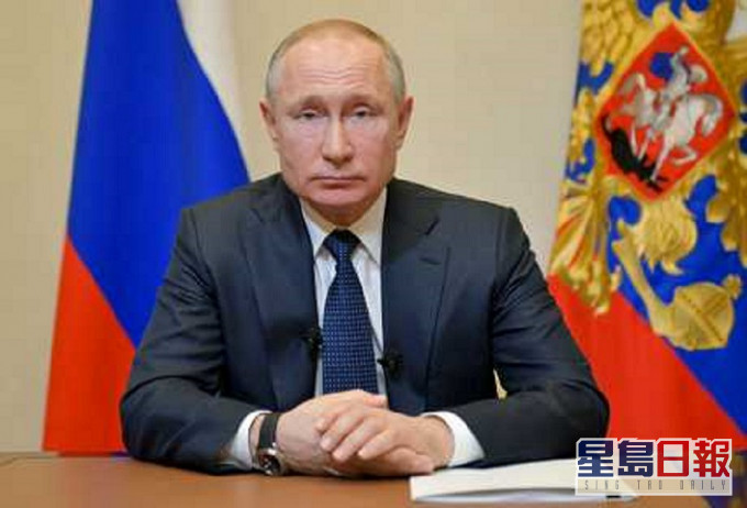 俄羅斯總統普京宣佈全國週六起放為期一週的有薪假，以減低肺炎傳播風險。AP