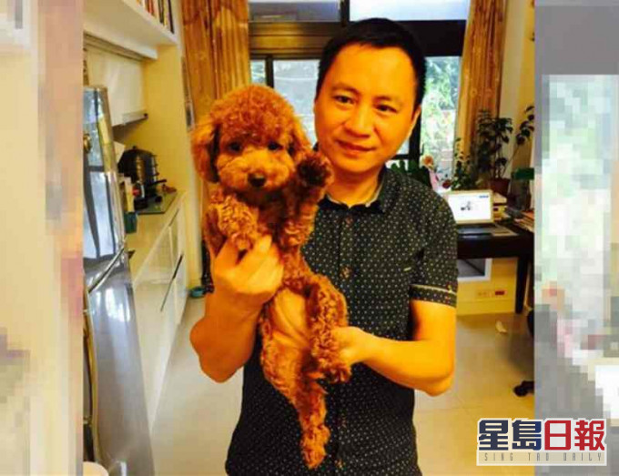 王丹指在隔离期间得到助理和朋友的照料其爱犬。fb