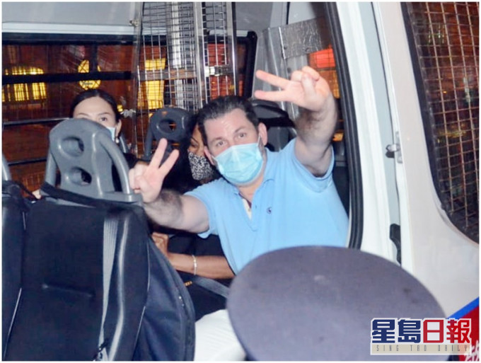 男事主被搶走一隻約值10萬元的愛彼表和約3000元現金。