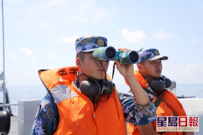 解放軍駐港部隊進行海上實彈訓練。 網圖