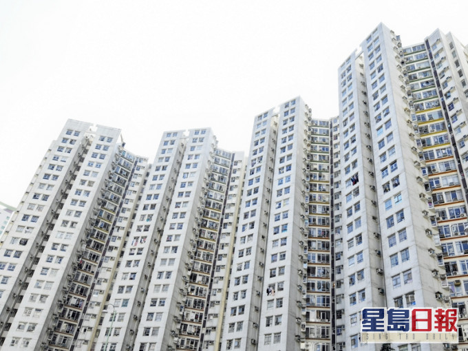 一名即將畢業的港女表示,60多歲的父親即將失業無力供樓,希望餘下10年的樓債可由她兩兄妹分擔,令她感到吃力。資料圖片