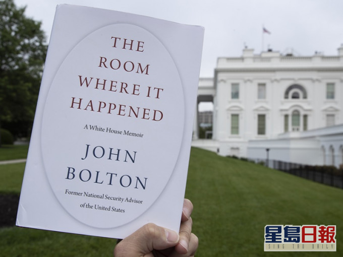 博爾頓的新書將可按原定計劃在周二發售。AP