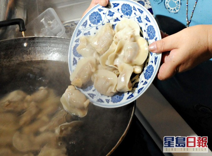 網民的女友沉醉於自製奇怪口味的愛心水餃,但網民卻食到怕。示意圖片