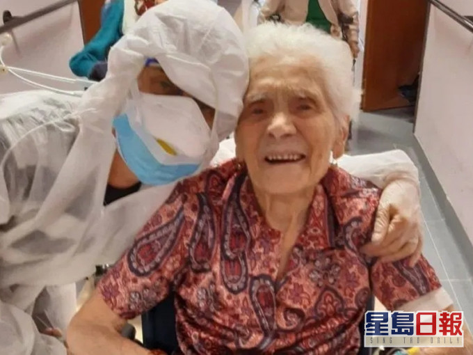 女人瑞扎努西3月初在比耶拉省的護老院中招,成功戰勝針對長者的新冠狀病毒,燃點希望。(網圖)