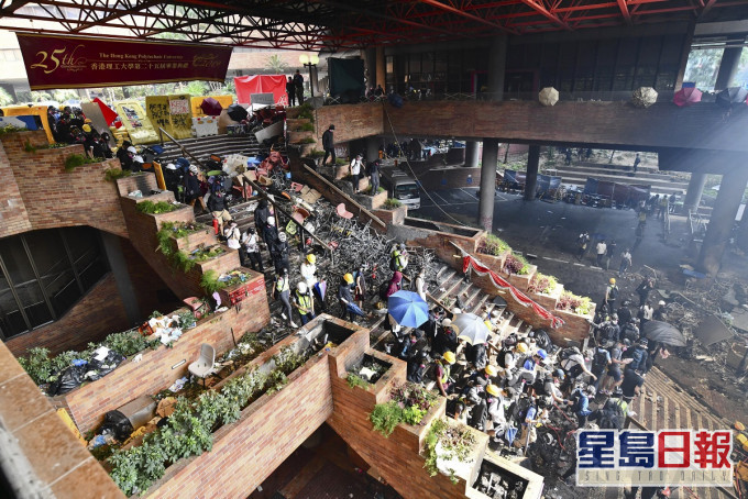 职工盟播放反修例示威电影后,遭到电影报刊办巡查。资料图片