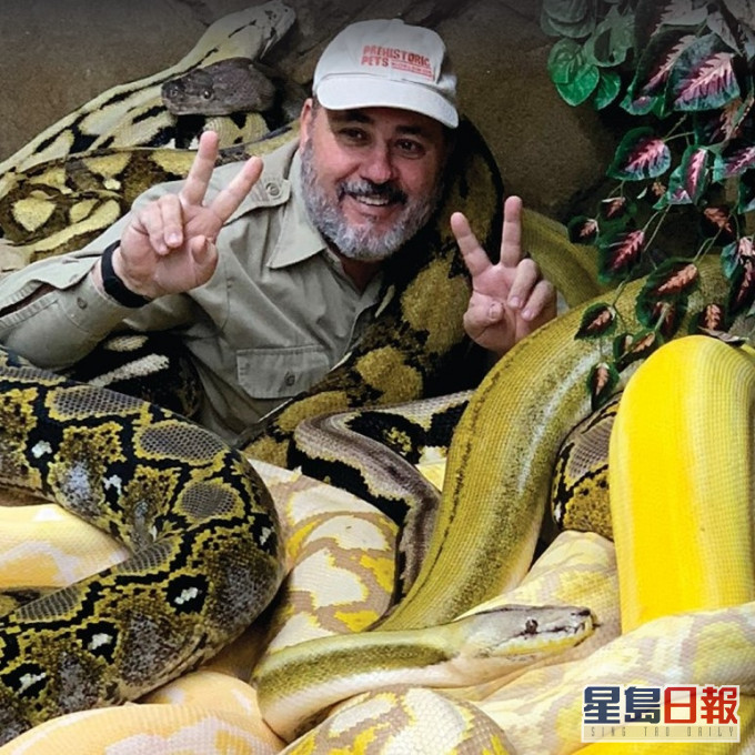 美國加州爬行動物園園長布魯爾(Jay Brewer)。Jayprehistoricpets Facebook圖片