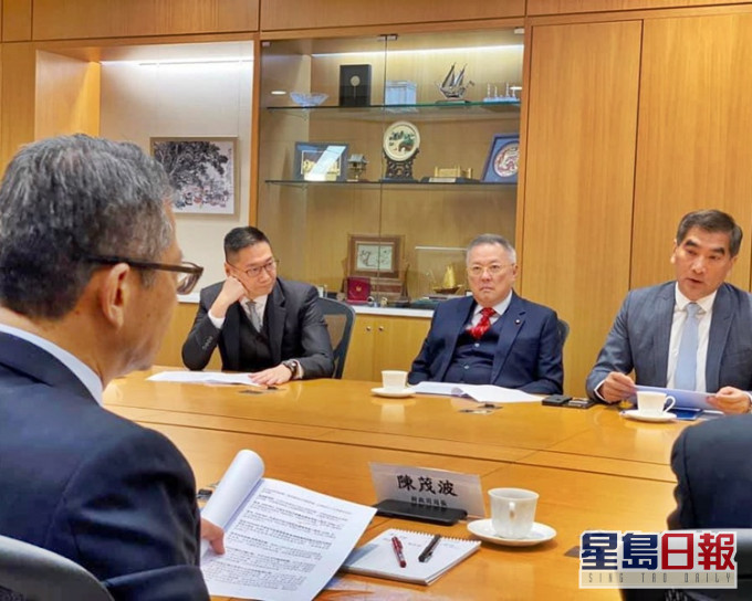 自由黨昨天與財政司司長陳茂波會面。