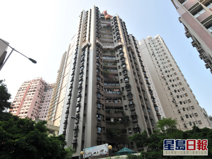 中西區堅道99號豐樂閣納強制檢測名單。資料圖片