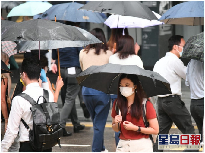 天文台指现时影响九龙及西贡区的雷雨可能在未来一两小时影响本港其他地区。资料图片