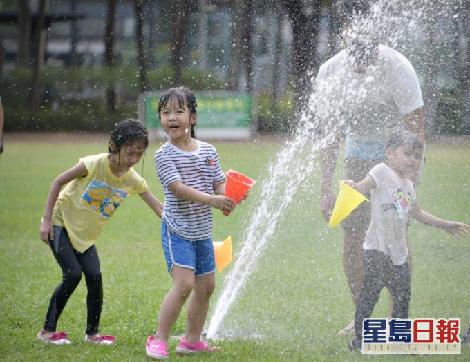 天氣持續炎熱。