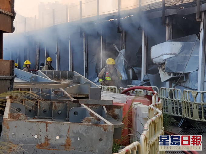 九龍城舊機場地盤起火。