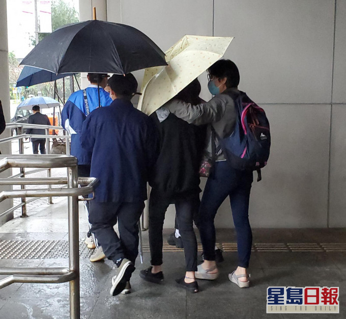 被告馬麗雅(黑衫黑褲黑鞋)。 張旭珊攝