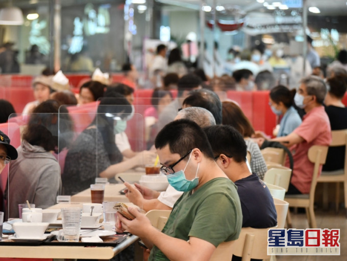 本港疫情严重,由周三起食肆全日禁堂食。资料图片