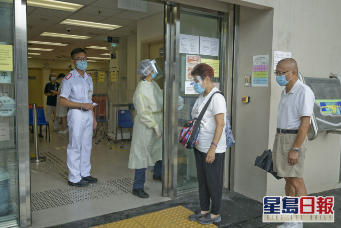 明日起31間普通科門診派檢測包。 資料圖片