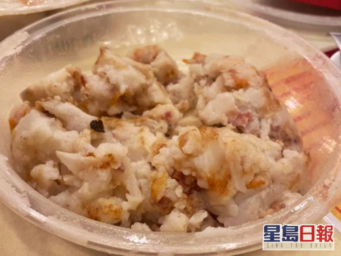 有女網民買到變了味的爛蘿蔔糕,感到非常氣憤。「中伏飲食報料區」Facebook圖片