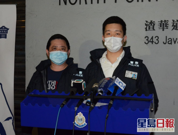 警方講解案情。