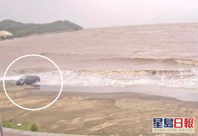 澳門海事局的實況影像顯示,相關車輛非常接近海邊,被海浪不斷拍打。網上圖片