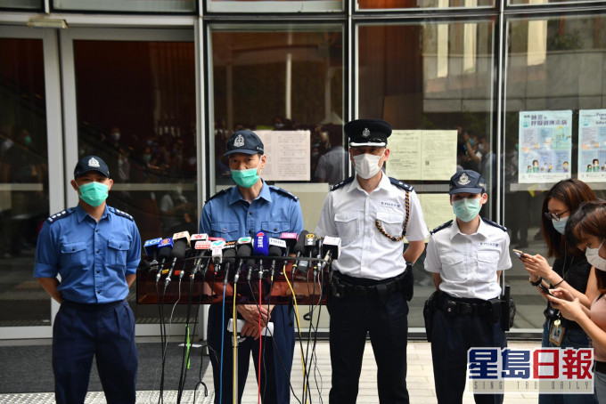 警方及消防到立法會調查後交代事件。
