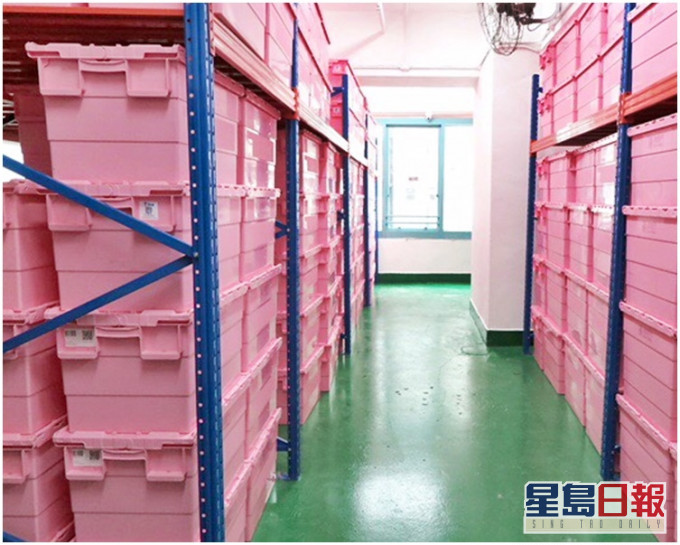 上门迷你箱公司会派送收纳箱供消费者整理存仓物品,之后将收纳箱运送至仓库寄存。资料图片
