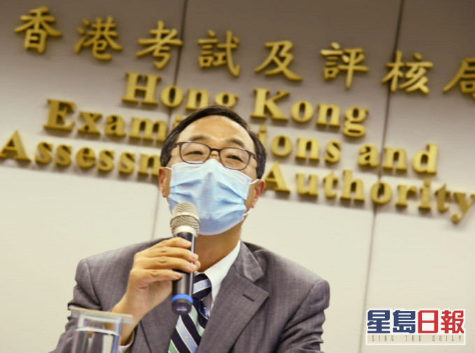 魏向東指審題委員會日後將加入教育局人員,認為不會影響獨立性。