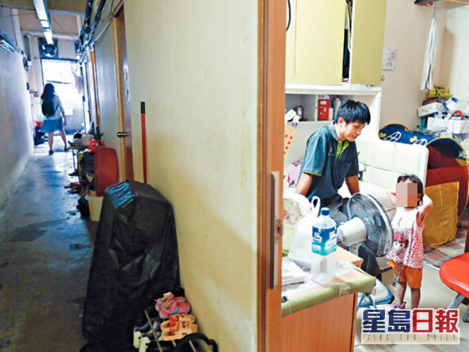 近月大批基層工人收入大減,但其居住的劏房租金不減反加,交租成困難。資料圖片