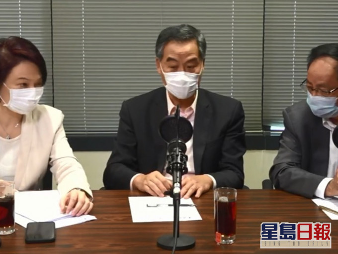 梁振英出席民建联主席李慧琼一个网台节目。直播截图