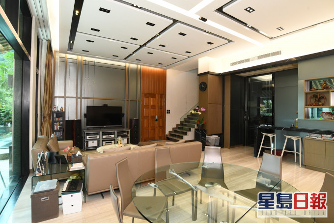 滌濤山雙號屋,實用面積2717方呎,4房3套及工人套房間隔。