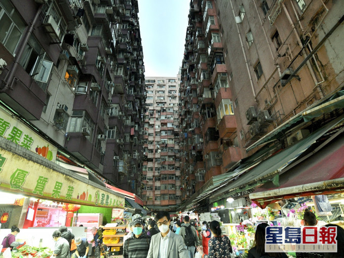 圖後方為寶利大廈