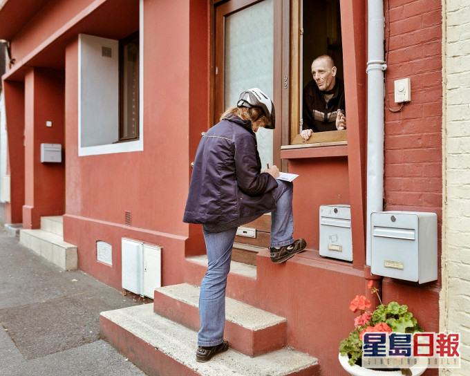 法國郵政公司早在2017年推探訪長者服務。在疫情下,服務免費。網上圖片