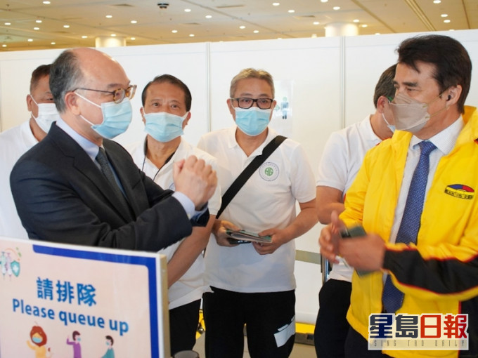 運輸及房屋局局長陳帆預計,絕大部分活躍司機將在月底前完成疫苗接種。網誌圖片