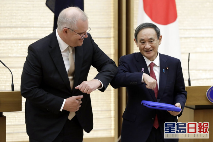 訪問東京的澳洲總理莫里森(Scott Morrison)與日本首相菅義偉會面。AP圖片