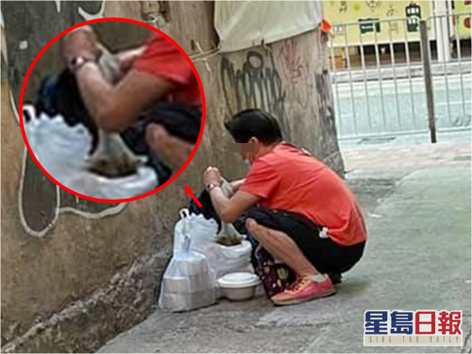 有網民目睹一名外賣阿姐疑似於街邊偷餸。FB群組「香港突發事故報料區」圖片