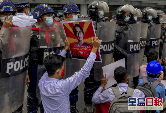 緬甸發生軍事政變後,緬甸多地都爆發示威。AP圖片