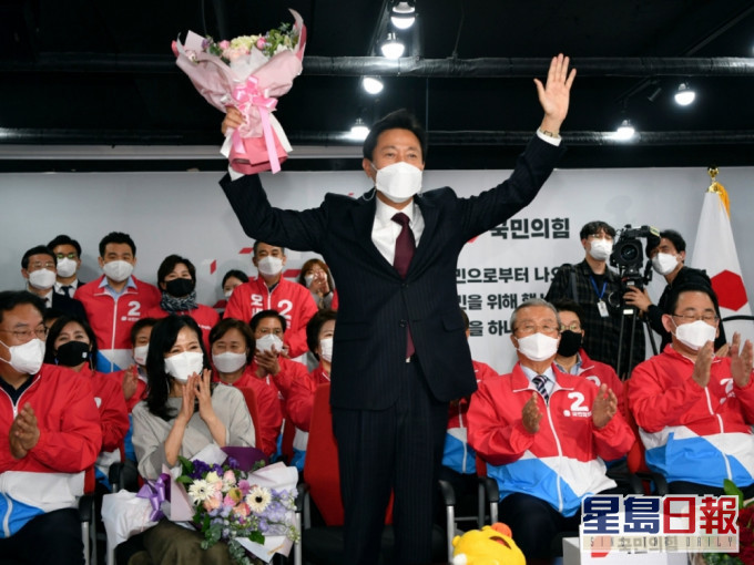 代表在野「国民力量党」参选首尔市长的吴世勋发表胜利宣言。AP图片