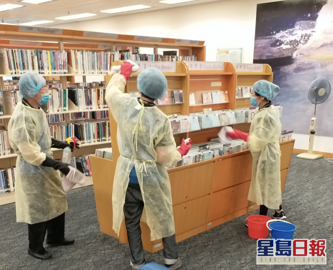 康文署安排在中央图书馆消毒。政府新闻处图片