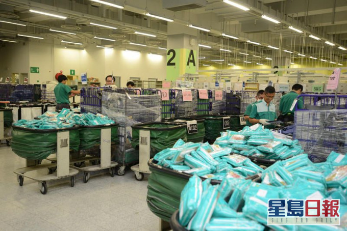 香港郵政表示,至今已處理並派遞逾30,000件口罩郵件。 資料圖片