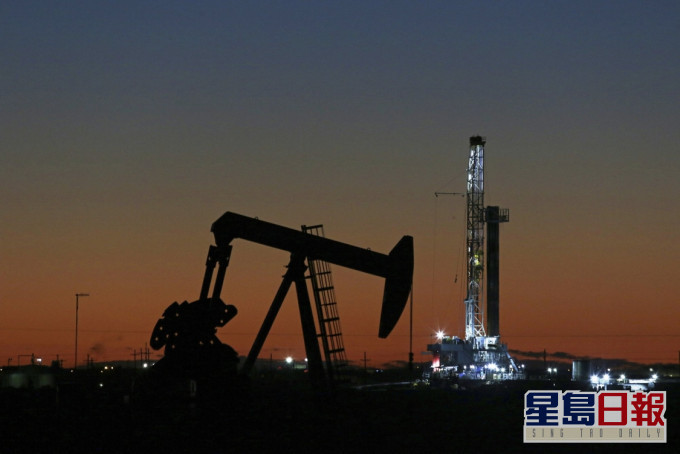 據報拜登將動用國家戰略石油儲備應對油價攀升。AP資料圖片