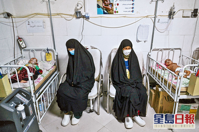 ■阿富汗赫拉特市無國界醫生營養中心內的母親與嬰兒。