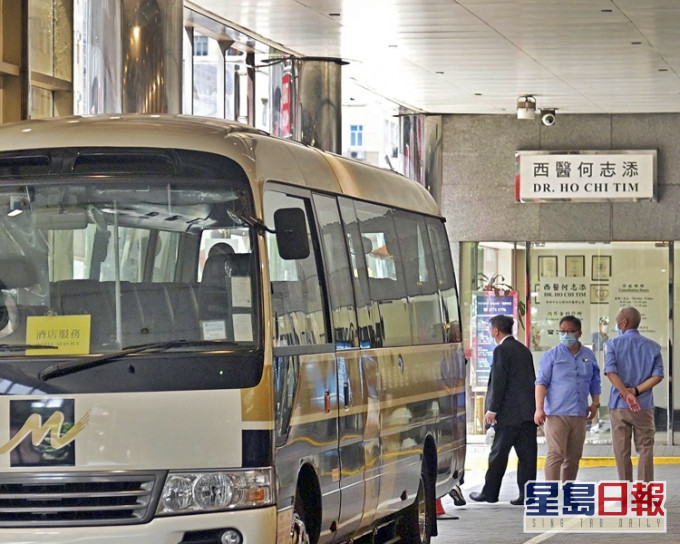 75歲老翁(4956)曾到位於九龍維景酒店地下A鋪,向西醫何志添求診。資料圖片
