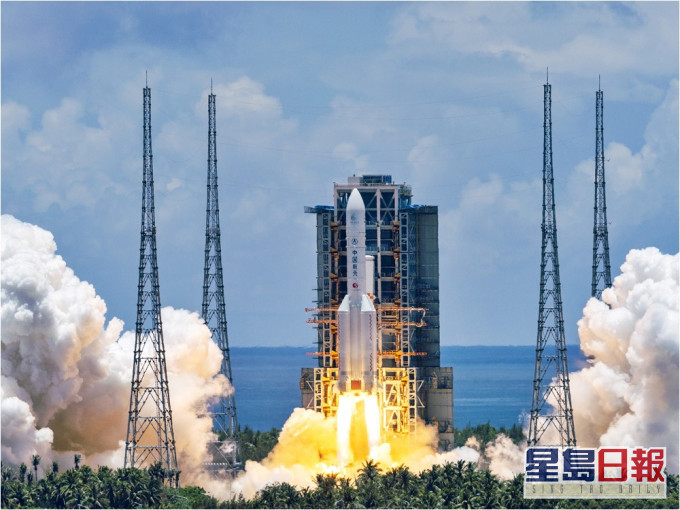 美國媒體大多對中國的火星探測器成功登陸火星作了正面的報道。新華社圖片