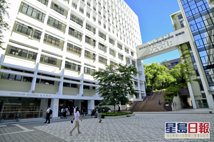港大校友关注组指,现时做法与港大的校训背道而驰。