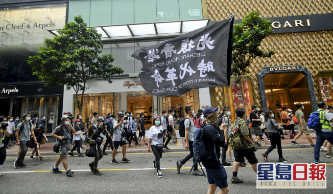 港府強調,奉公守法的人士不會誤墮法網。警方作出的拘捕是基於證據和嚴格按照法律進行。資料圖片