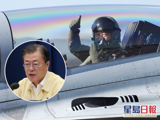 南韓總統文在寅親自乘坐南韓國產戰機巡視領空。AP圖片