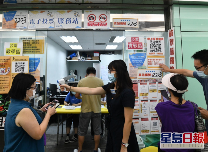 在民主派初选中,部分区议员办事处被用作票站。资料图片